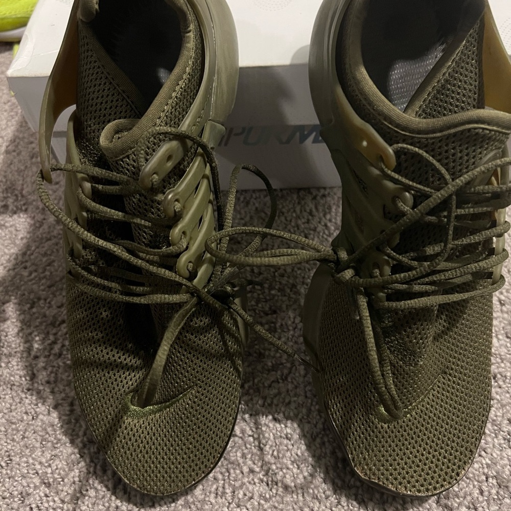 Nike Olive Green Sneakers - Picture 3 of 3